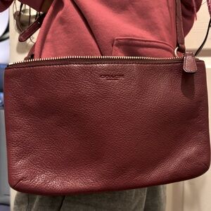 Great Coach Burgundy Double Zipper Crossbody